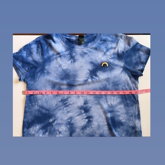 Tie‎ dye short sleeve size M crop top with small rainbow on left side - Picture 3 of 5